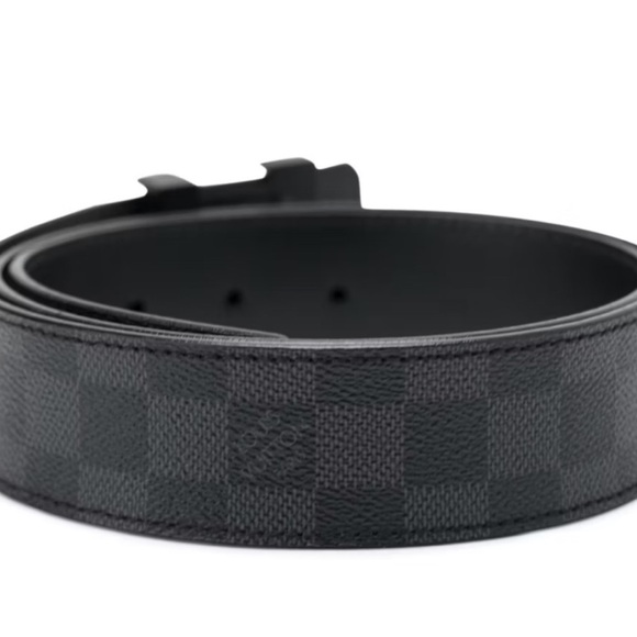 LOUIS VUITTON Damier Graphite 40mm LV initial buckle men’s belt, size 40 - Picture 2 of 9
